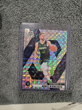 Panini Donte DiVincenzo Holo Prism Basketball Card - Green, Black, White